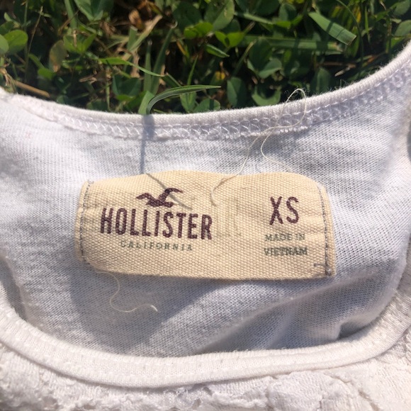(🌸3 FOR $15 DEAL!) Hollister Lace Crop Tank - Picture 2 of 7